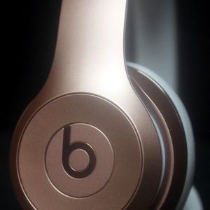 Beats Solo3 Wireless Headphones (Rose Gold)